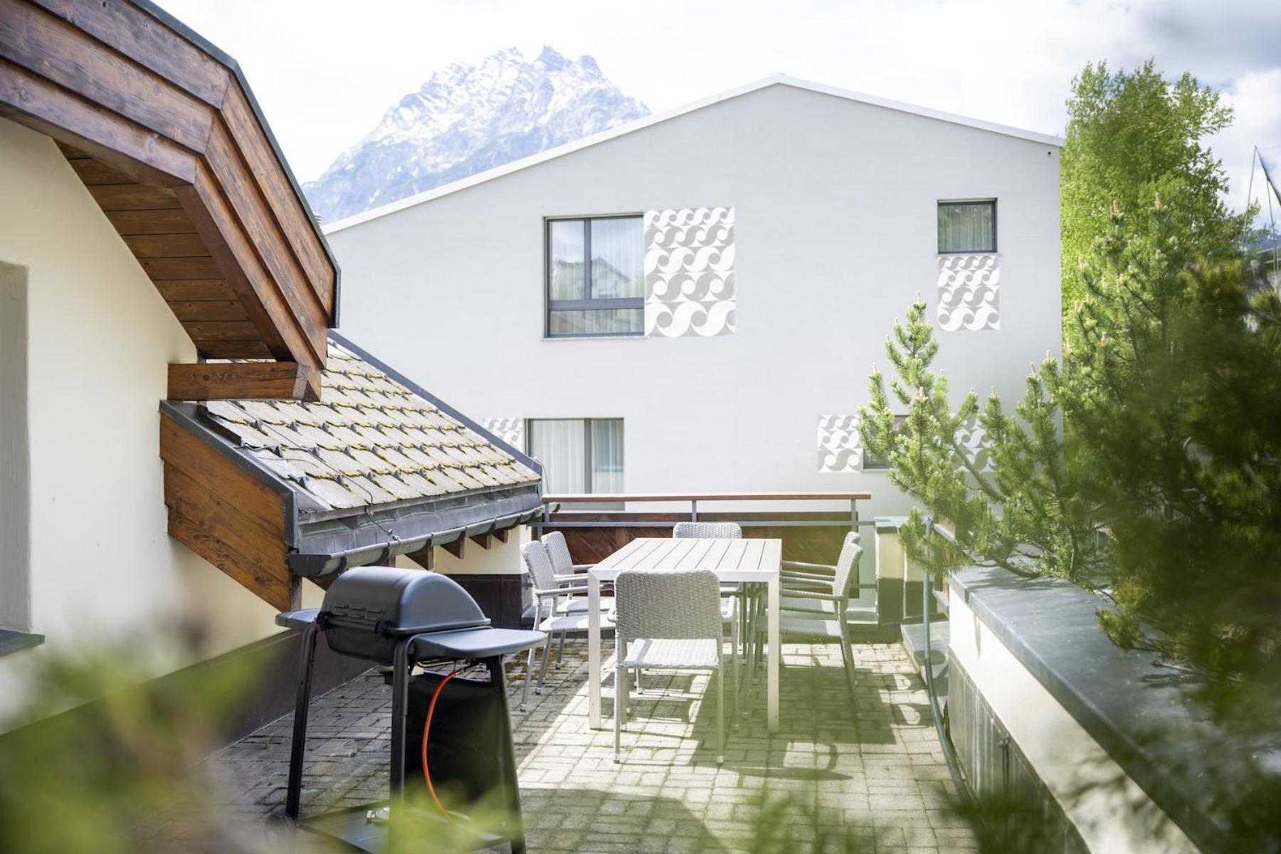 Apartamento Chasa Stradun 400 Scuol Exterior foto